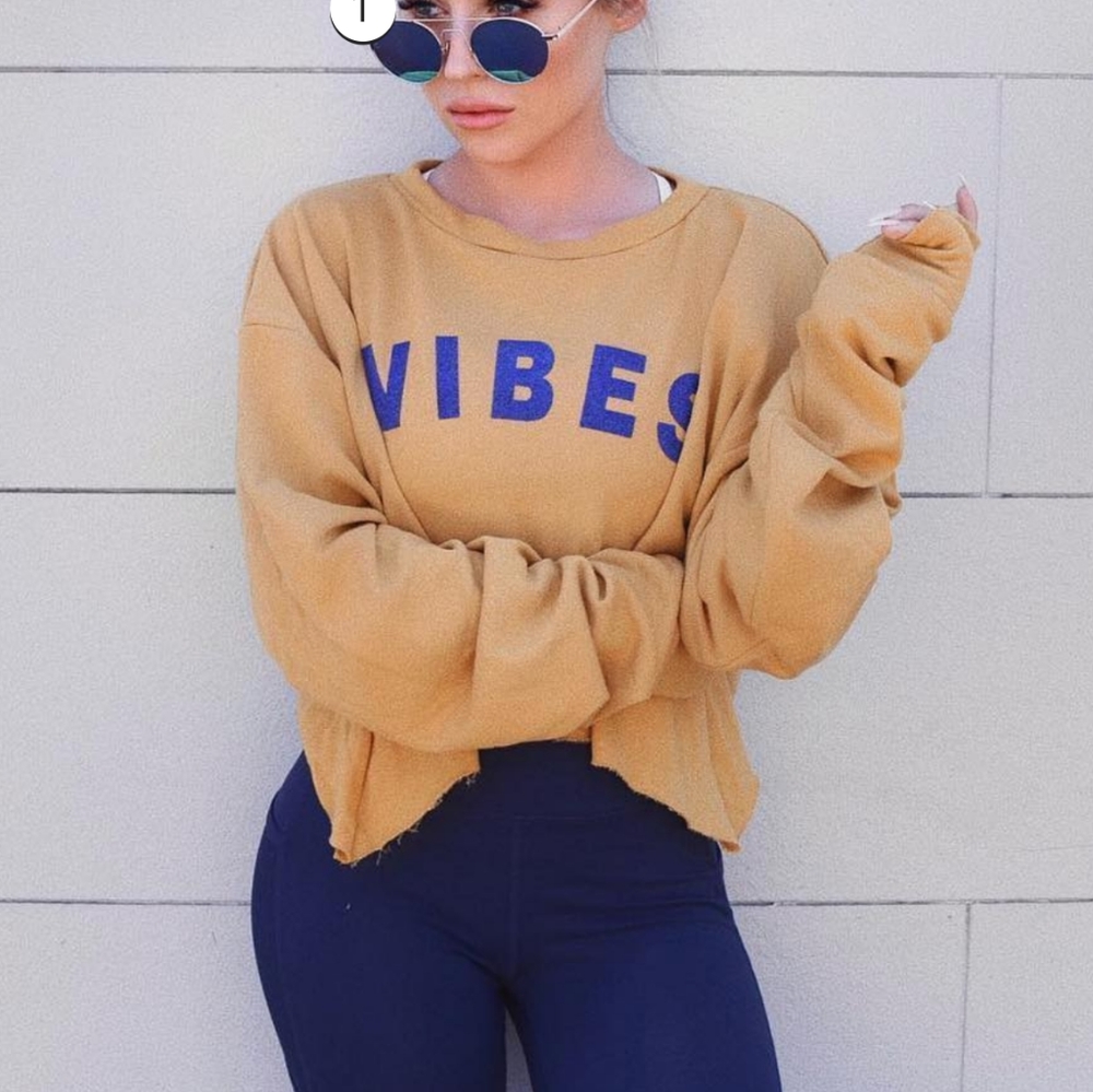 Vibes cropped crewneck top in mustard